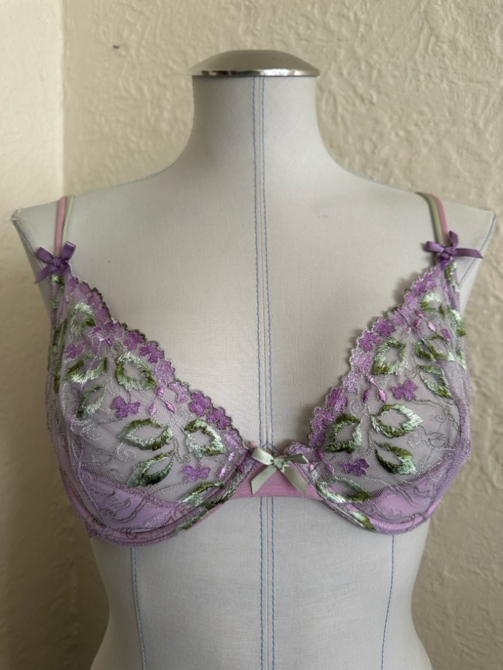 Vintage y2k 2000s Victoria’s Secret Purple Green Embroidered Bra Fairycore 36D